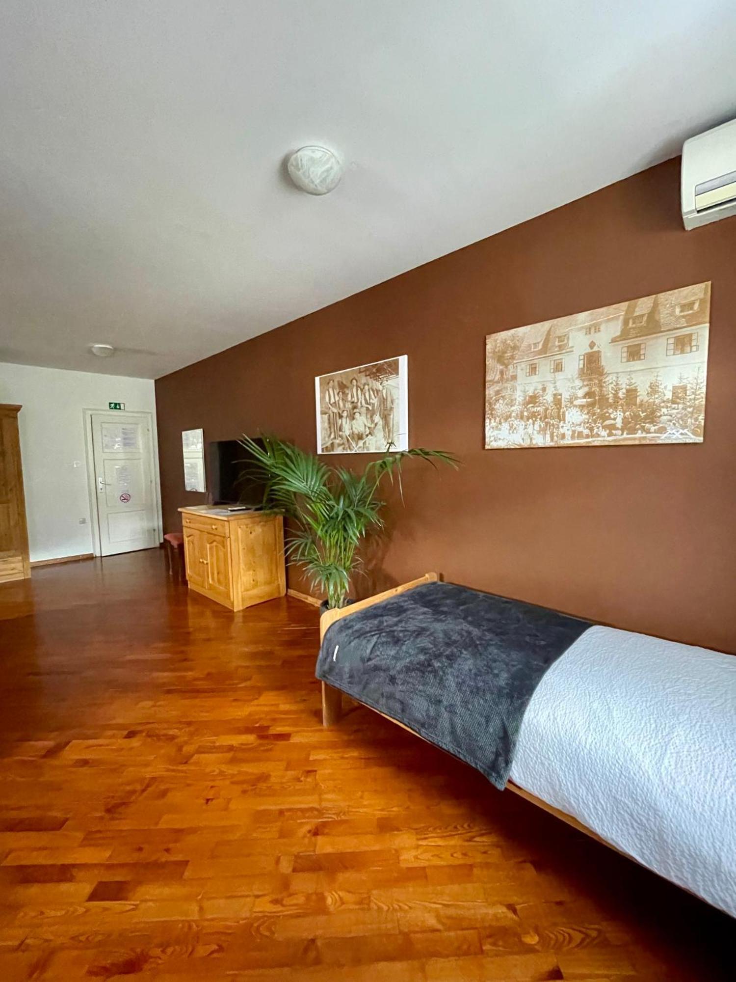 Gostisce Barbara Hotel Idrija Kültér fotó